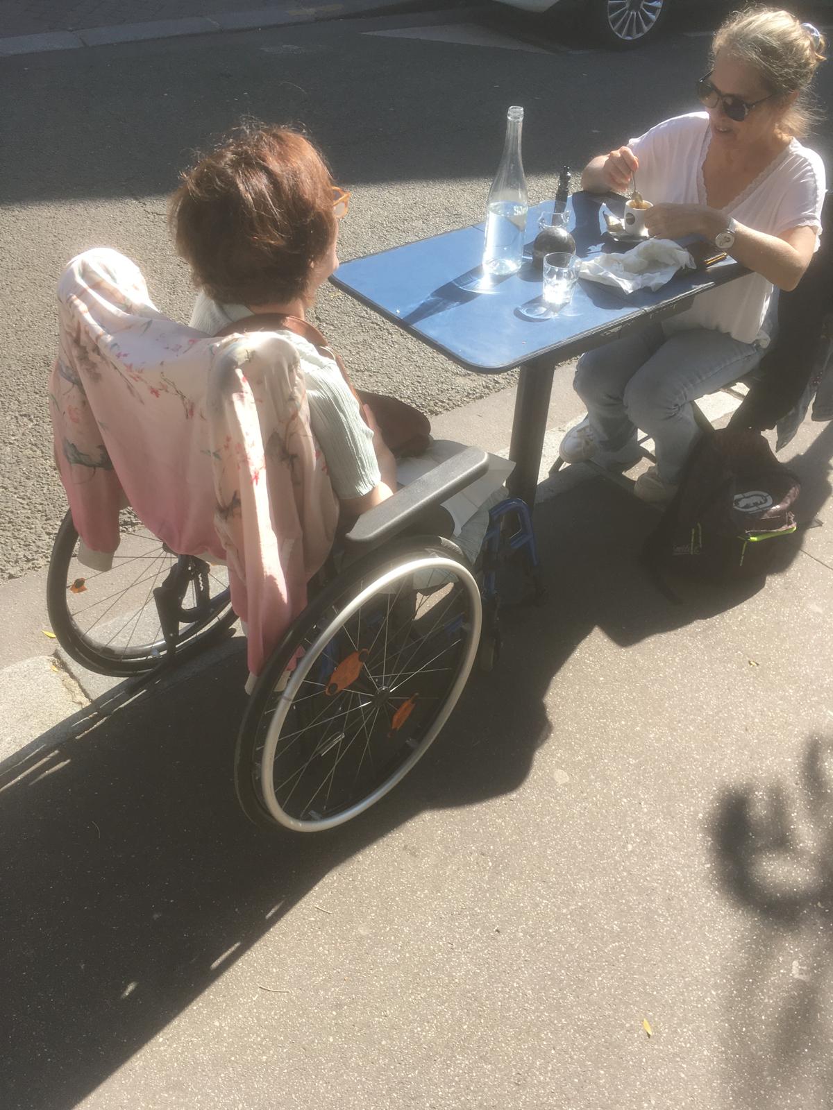 Table Pototop accessible aux fauteuils roulants